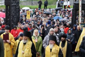 Новосибирцы прошли Крестным ходом в честь Дня славянской письменности и культуры