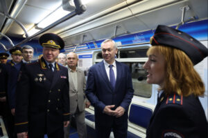 В Новосибирском метро пустили тематический поезд к юбилею Госавтоинспекции