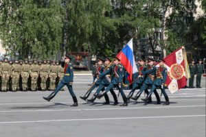 Андрей Травников поздравил выпускников Новосибирского военного института