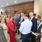 На ярмарке трудоустройства в Новосибирске побывал министр Антон Котяков