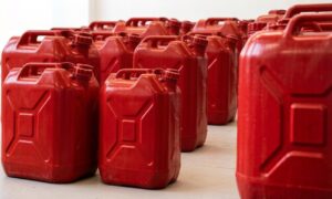 Об опасности хранения горючего предупреждают в МЧС