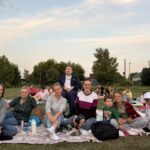 «Кино на траве» в центре Первых: тёплый вечер, хороший фильм и единение