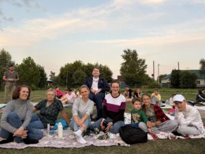 «Кино на траве» в центре Первых: тёплый вечер, хороший фильм и единение