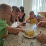 Сладкий подарок накануне Медового Спаса получили в Центре помощи детям